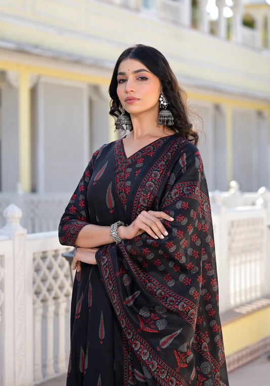 Tejasvi Noir Suit Set