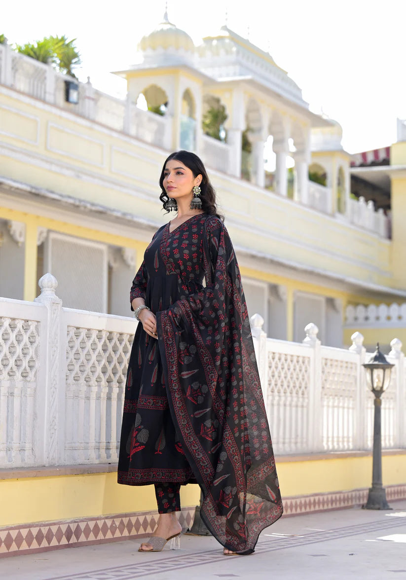 Tejasvi Noir Suit Set