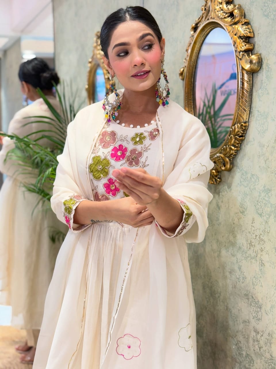 Ivory Gardenia Embroidered Chanderi Suit Set