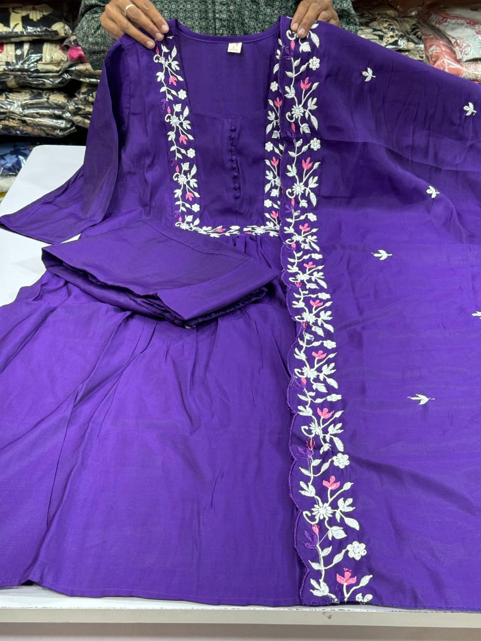 Velina Embroidered Silk Grace Set