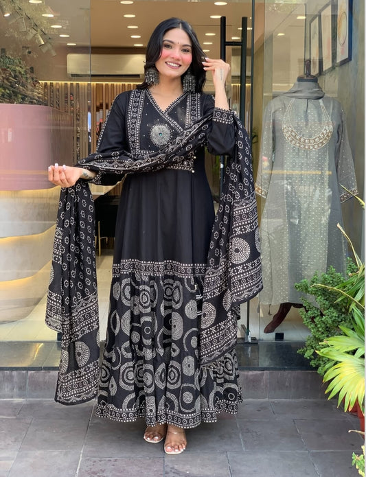 Noor-E-Zaara Black Anarkali Suit Set