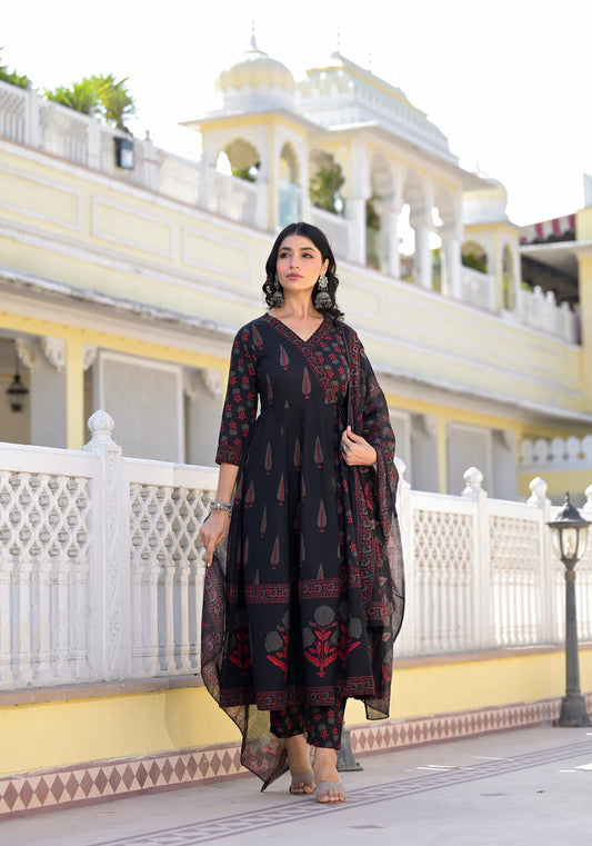 Tejasvi Noir Suit Set