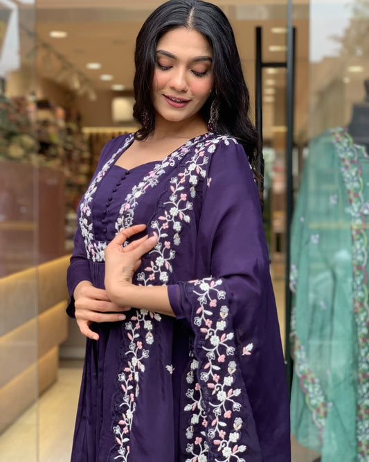Velina Embroidered Silk Grace Set