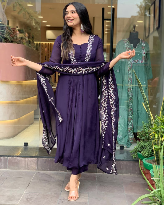 Velina Embroidered Silk Grace Set