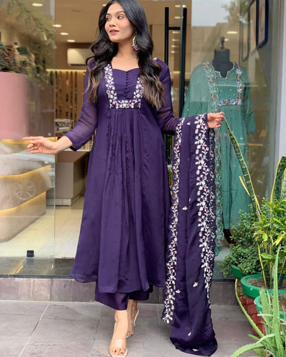Velina Embroidered Silk Grace Set