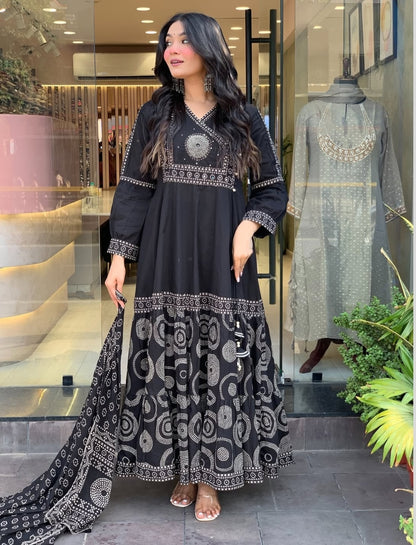 Noor-E-Zaara Black Anarkali Suit Set
