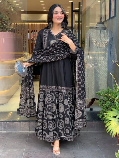 Noor-E-Zaara Black Anarkali Suit Set