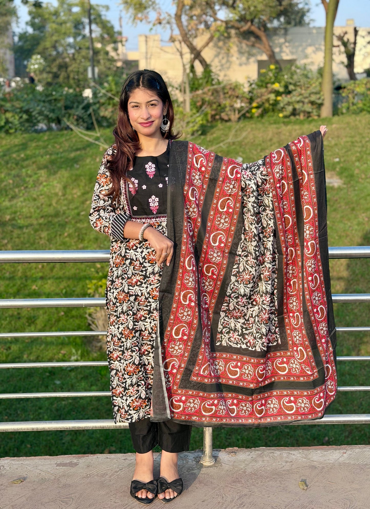 Saanjh Viscose Gul Suit Set