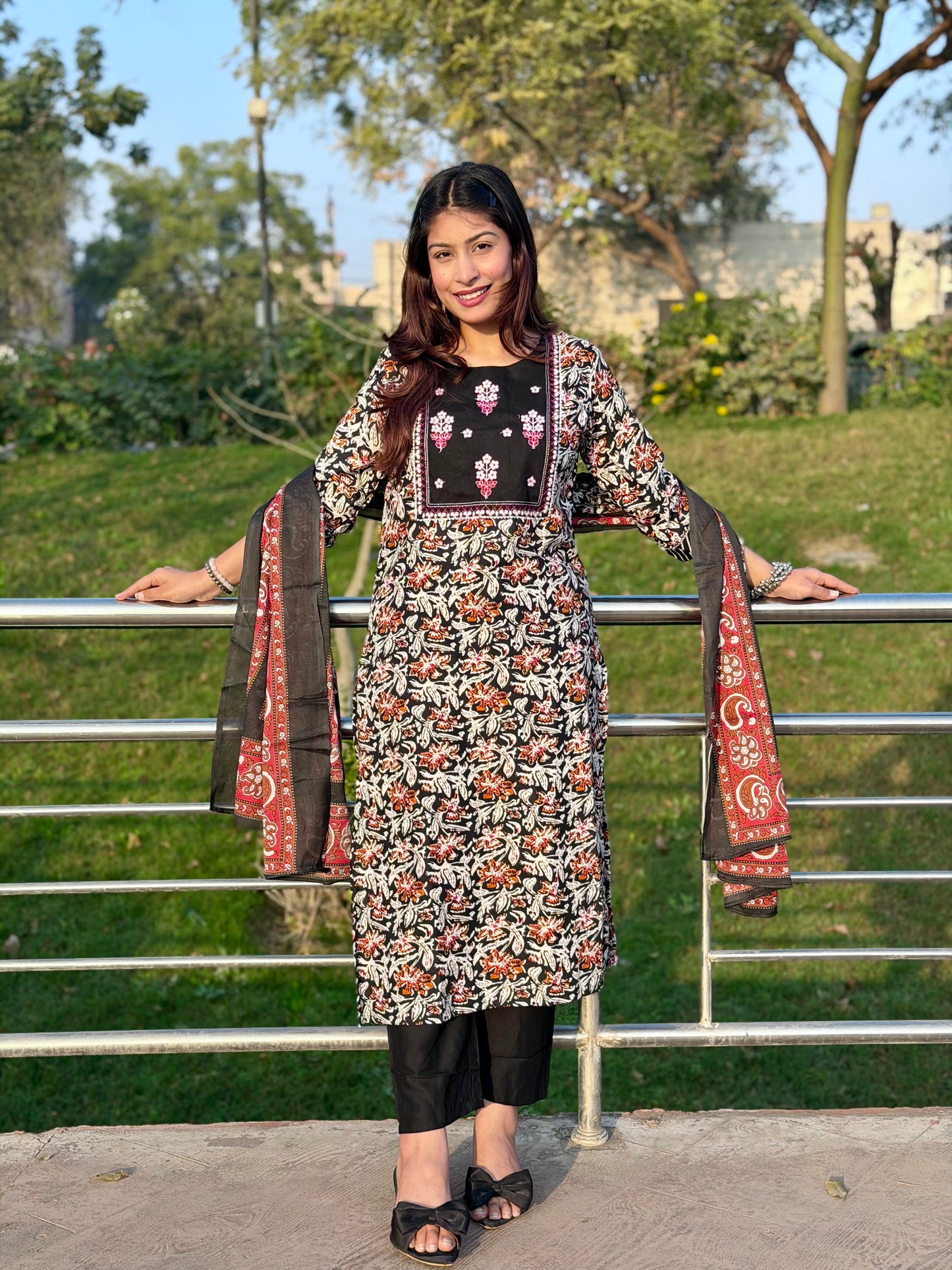 Saanjh Viscose Gul Suit Set