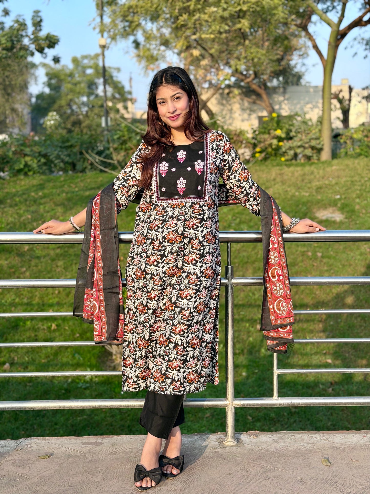 Saanjh Viscose Gul Suit Set