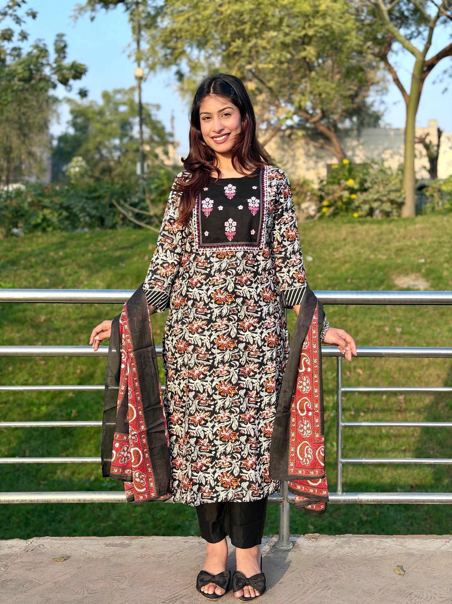 Saanjh Viscose Gul Suit Set