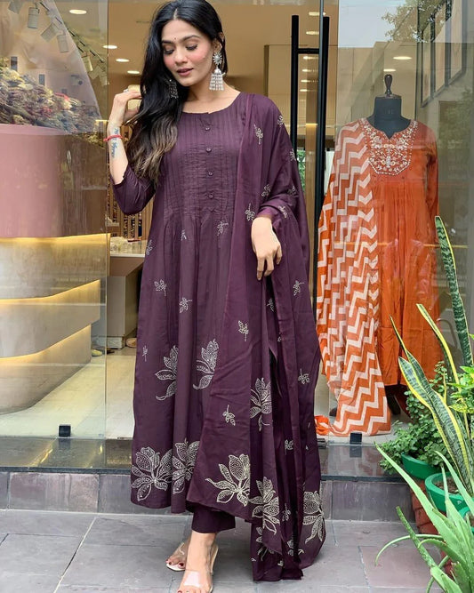 Aaravi Plum Leaf Pure Cotton Kurta Set