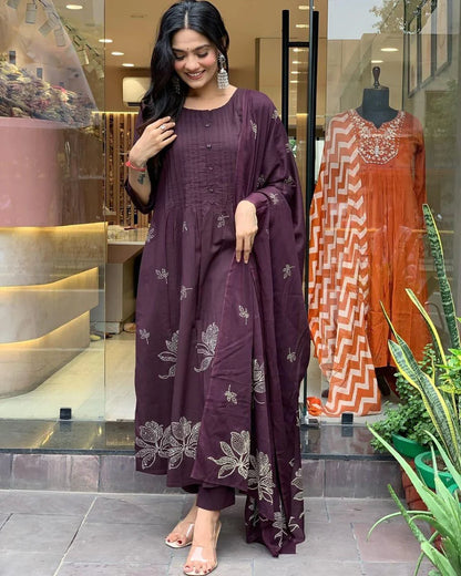 Aaravi Plum Leaf Pure Cotton Kurta Set